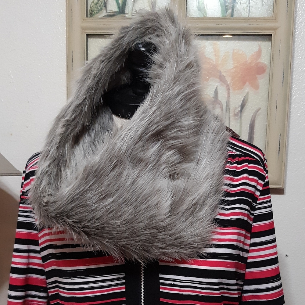 AEROPOSTALE Gray Or Black Fuzzy Collar Head Neck Scarf Hand Fuzzy Muff Winter